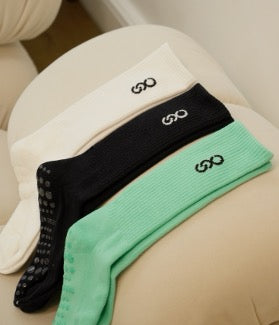 Mid Length Grip Socks (2 Pairs) – Non-Slip Rubber Grip - White